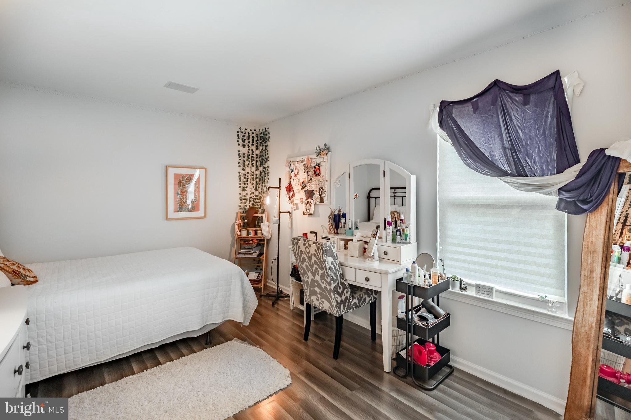 888 Winding River Ln