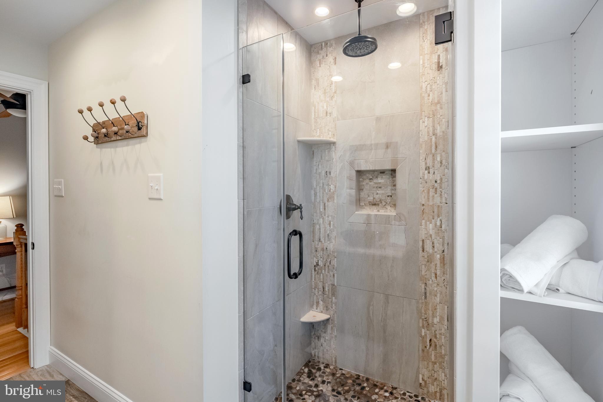 888 Winding River Ln