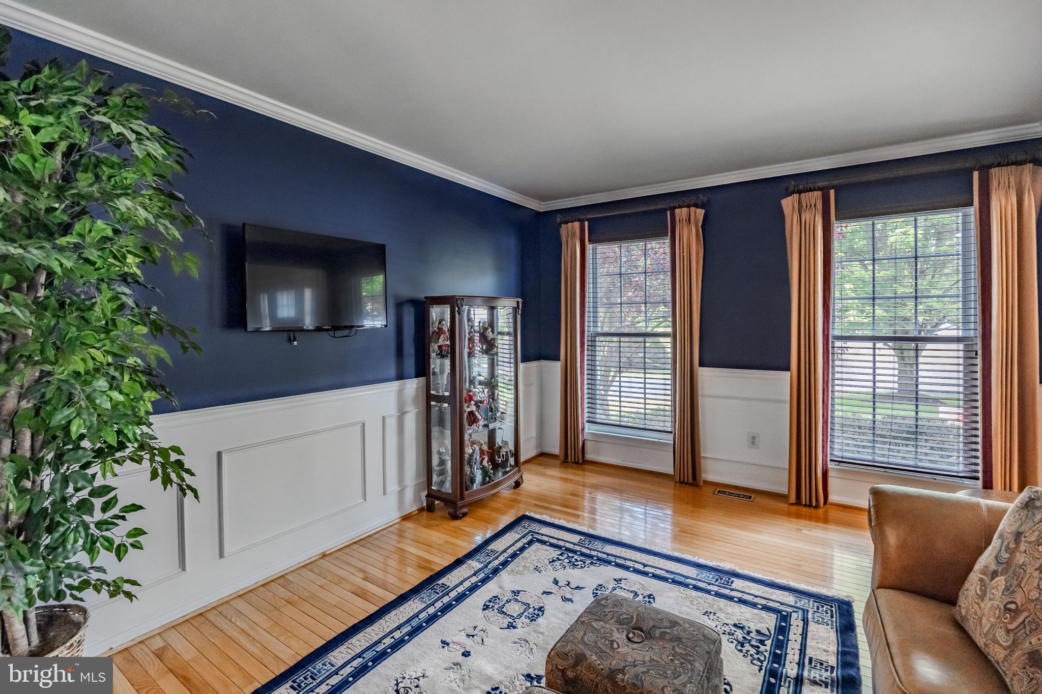 888 Winding River Ln