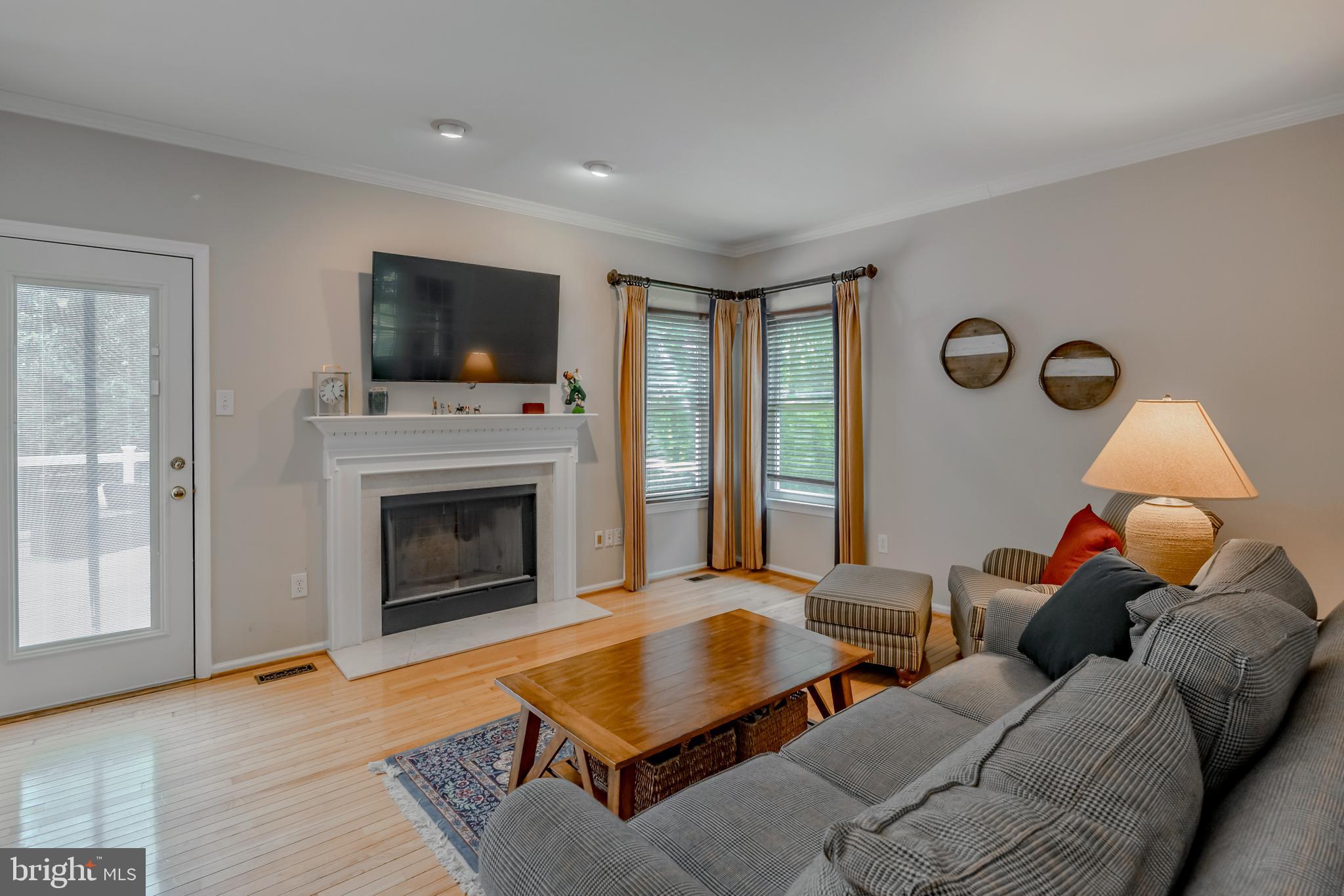 888 Winding River Ln