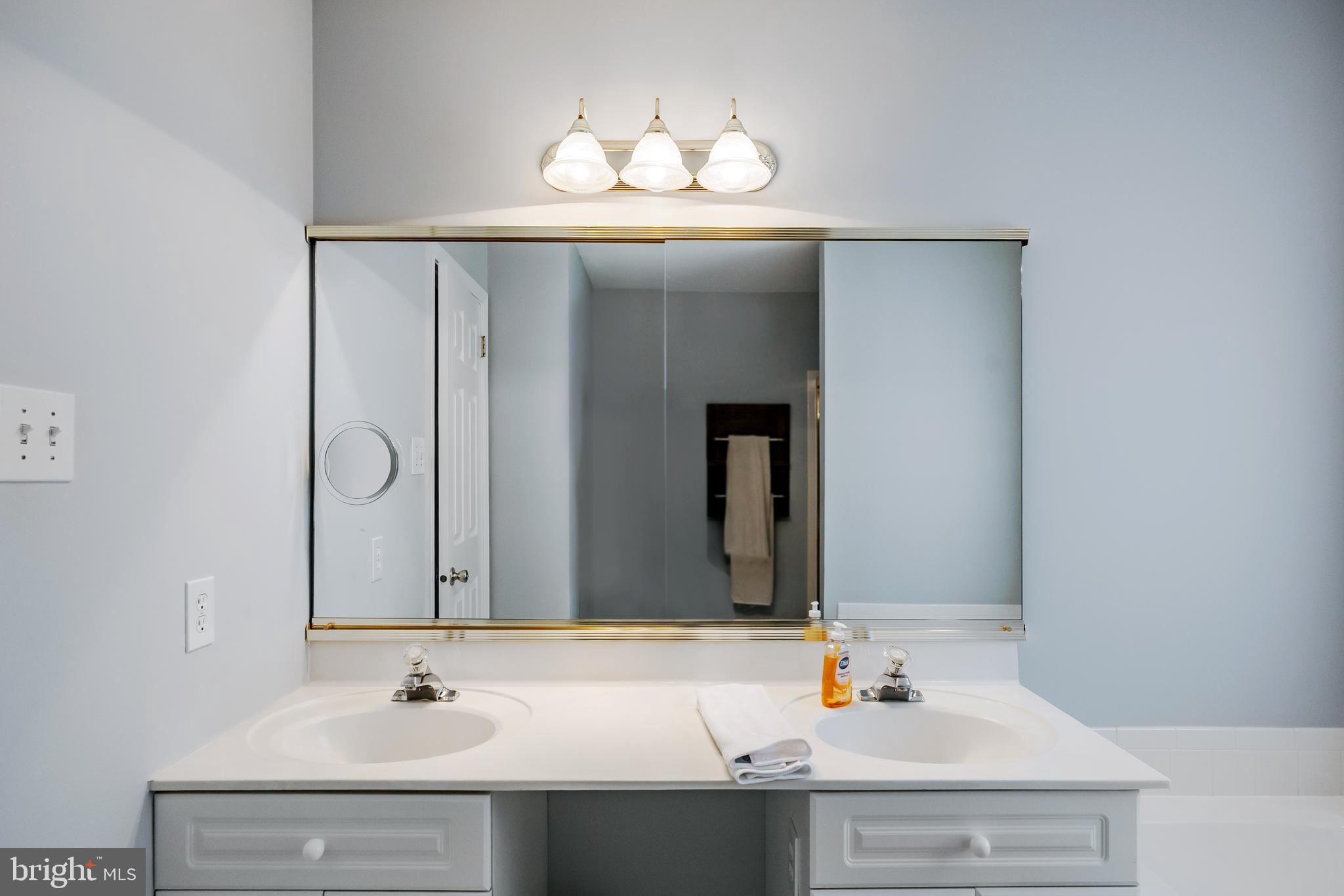 888 Winding River Ln