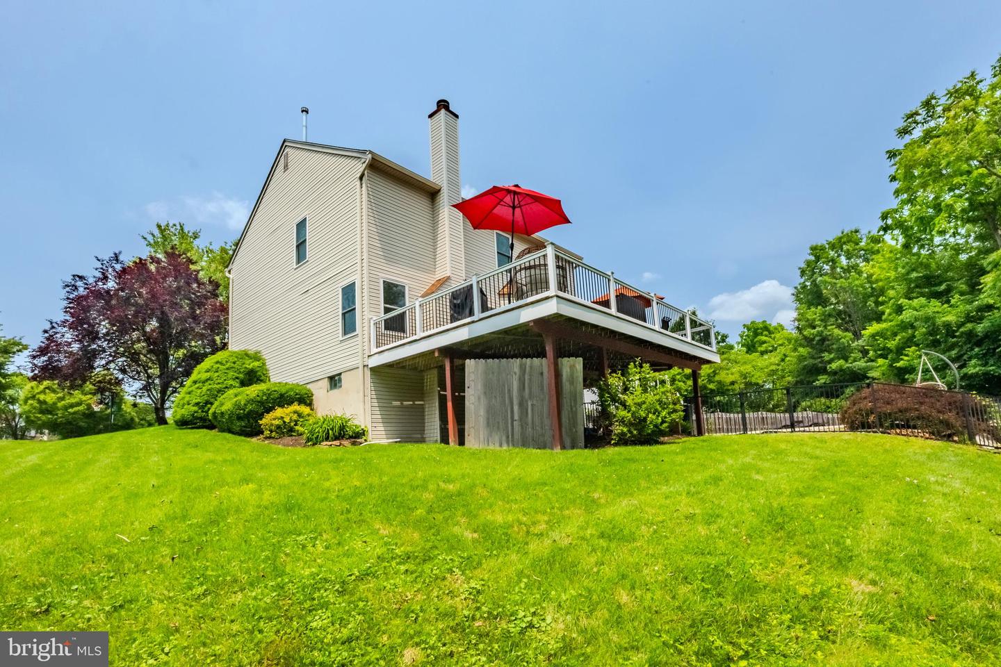 888 Winding River Ln