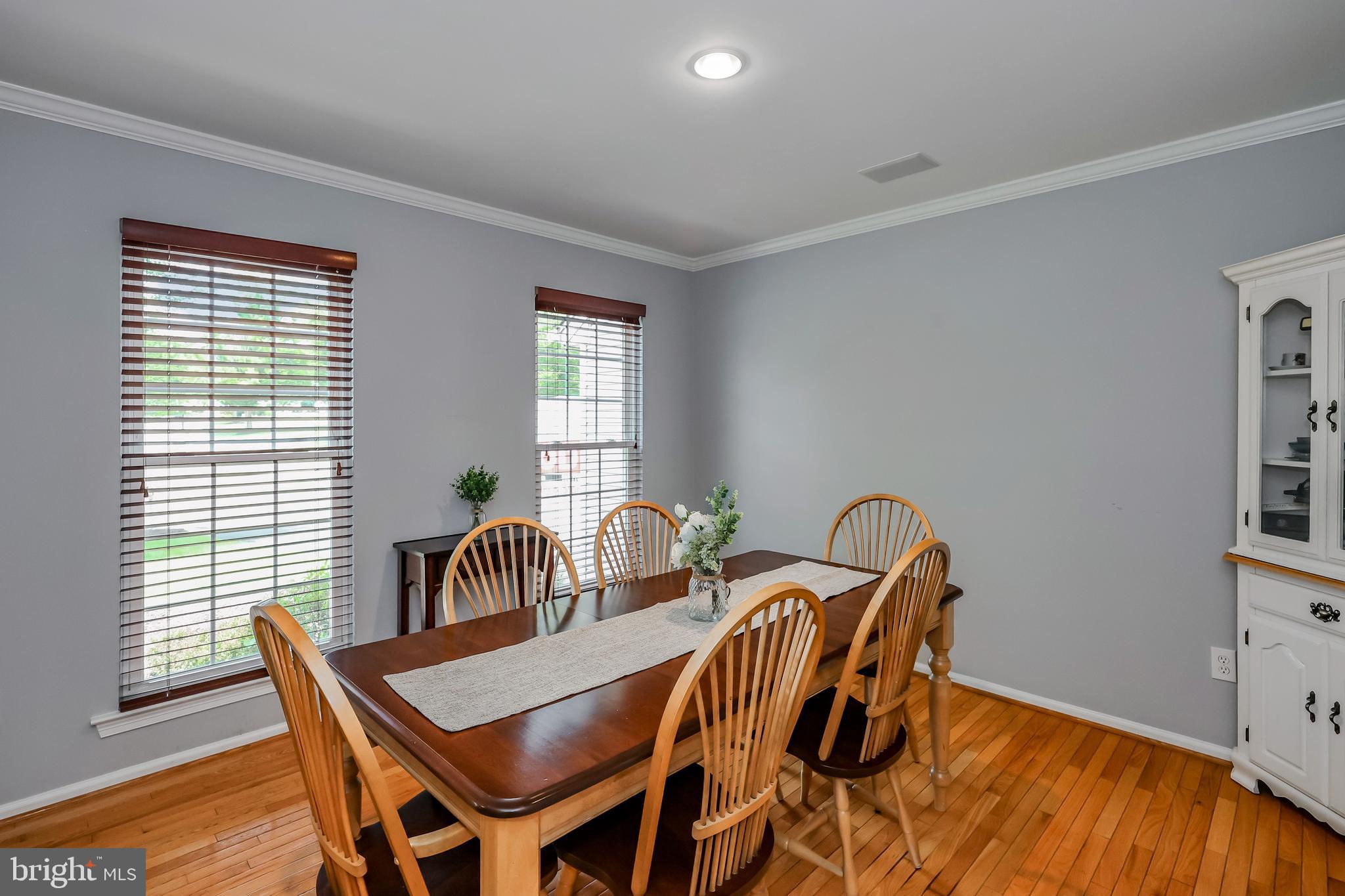 888 Winding River Ln