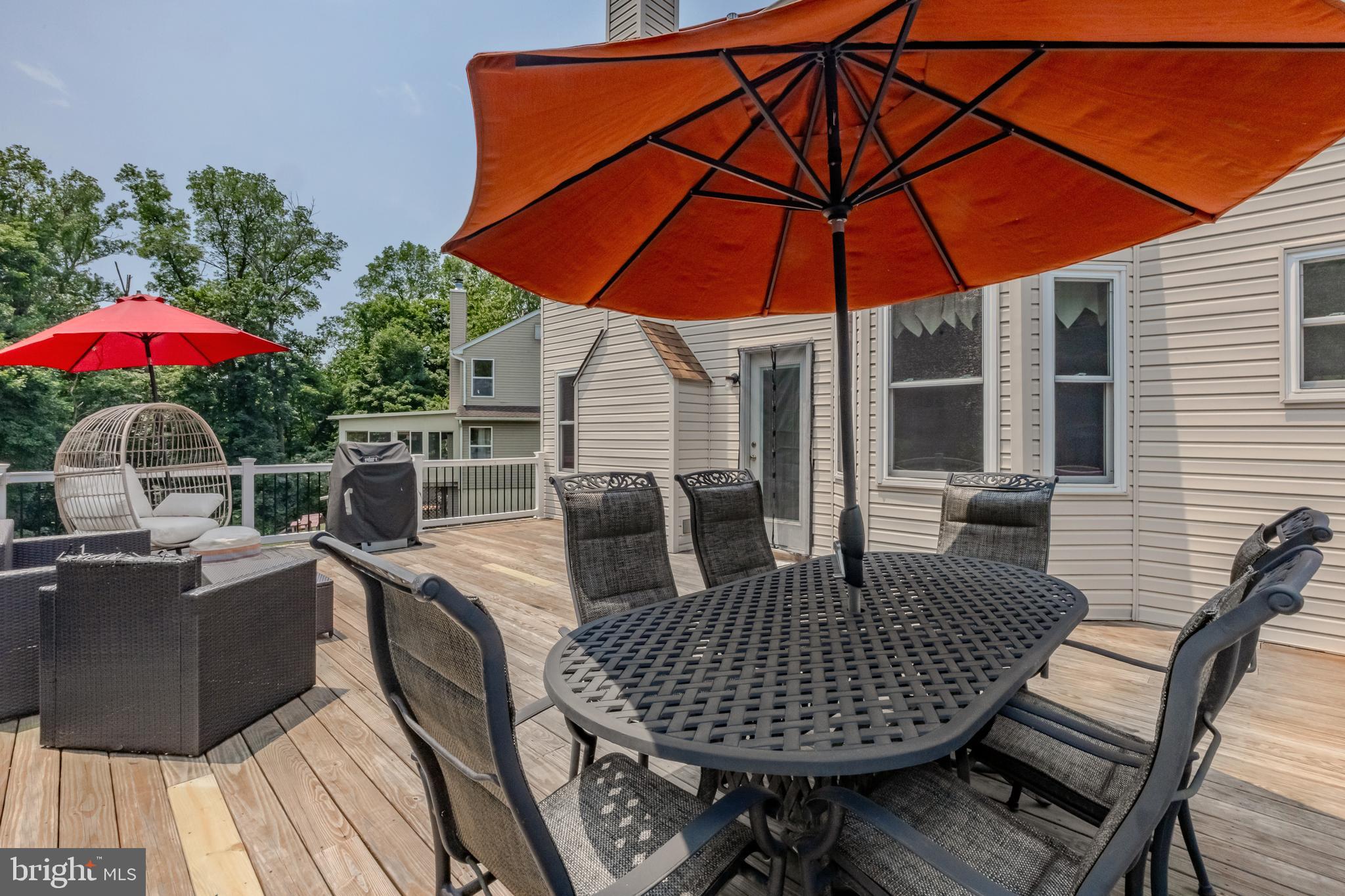 888 Winding River Ln