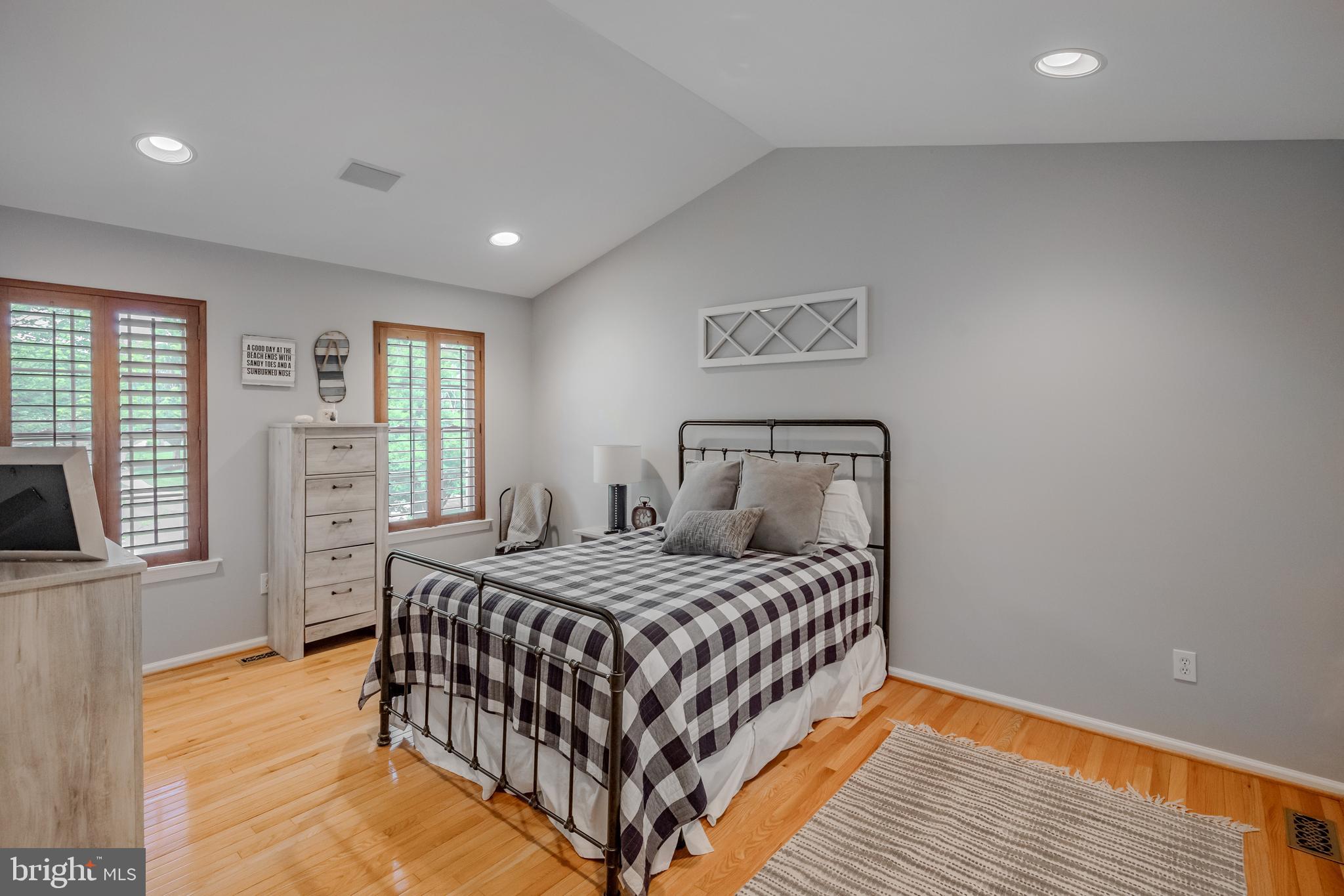 888 Winding River Ln