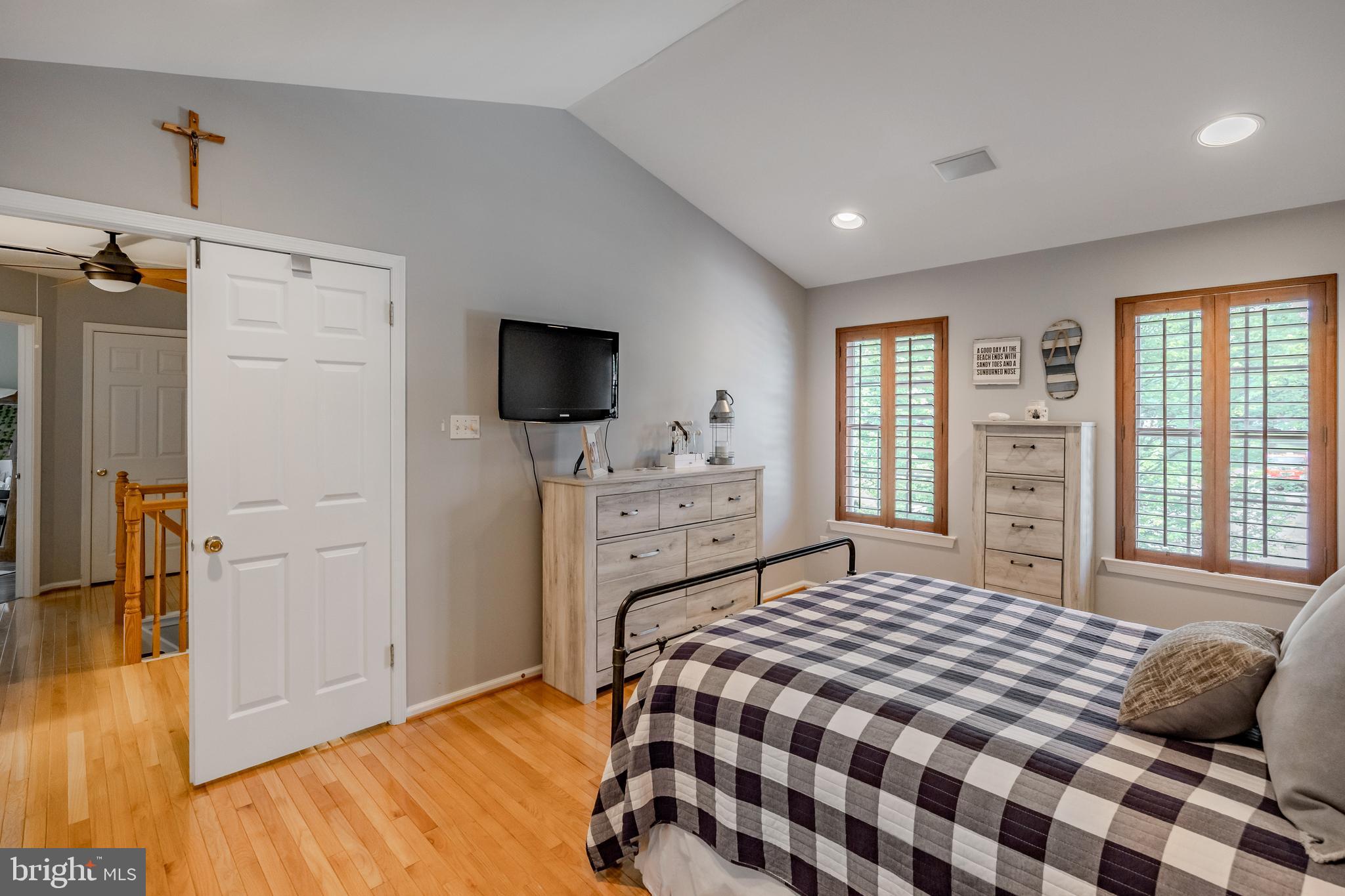 888 Winding River Ln