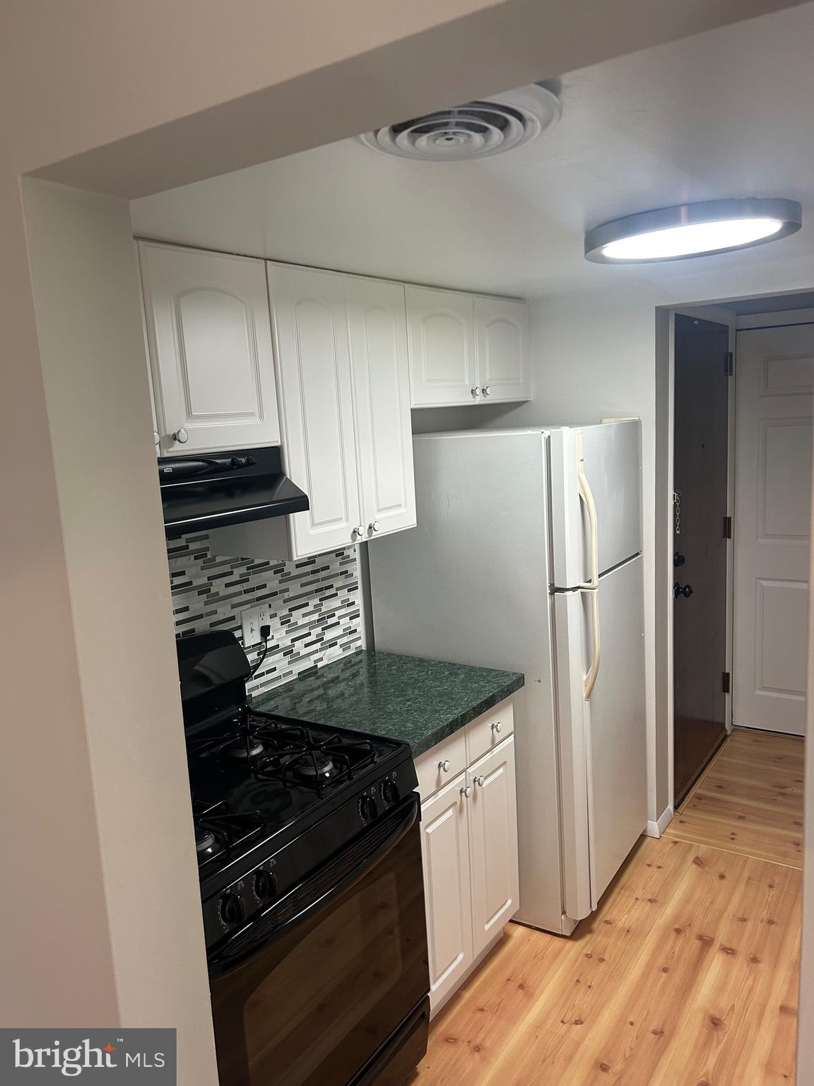 435 DRUMMERS LN #435