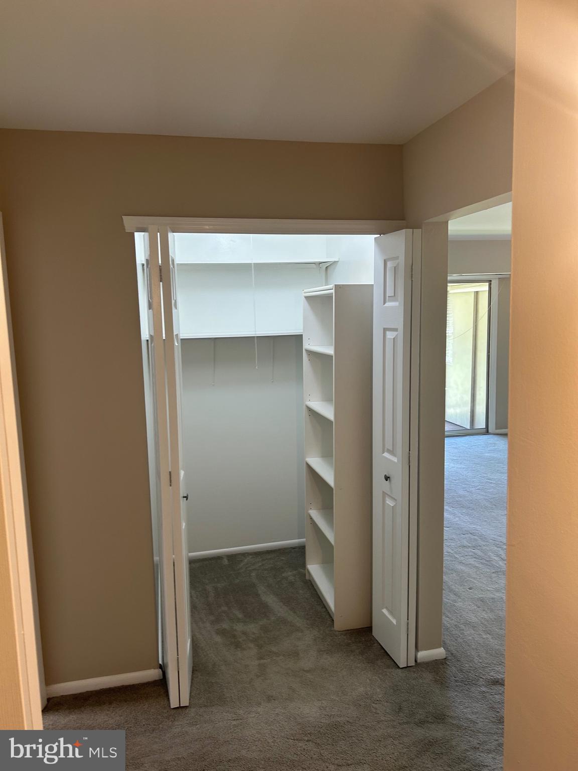 435 DRUMMERS LN #435