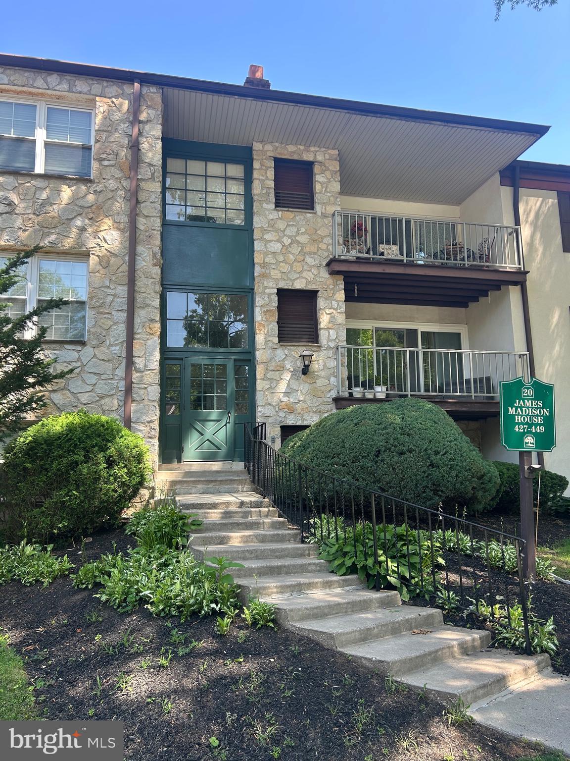 435 DRUMMERS LN #435