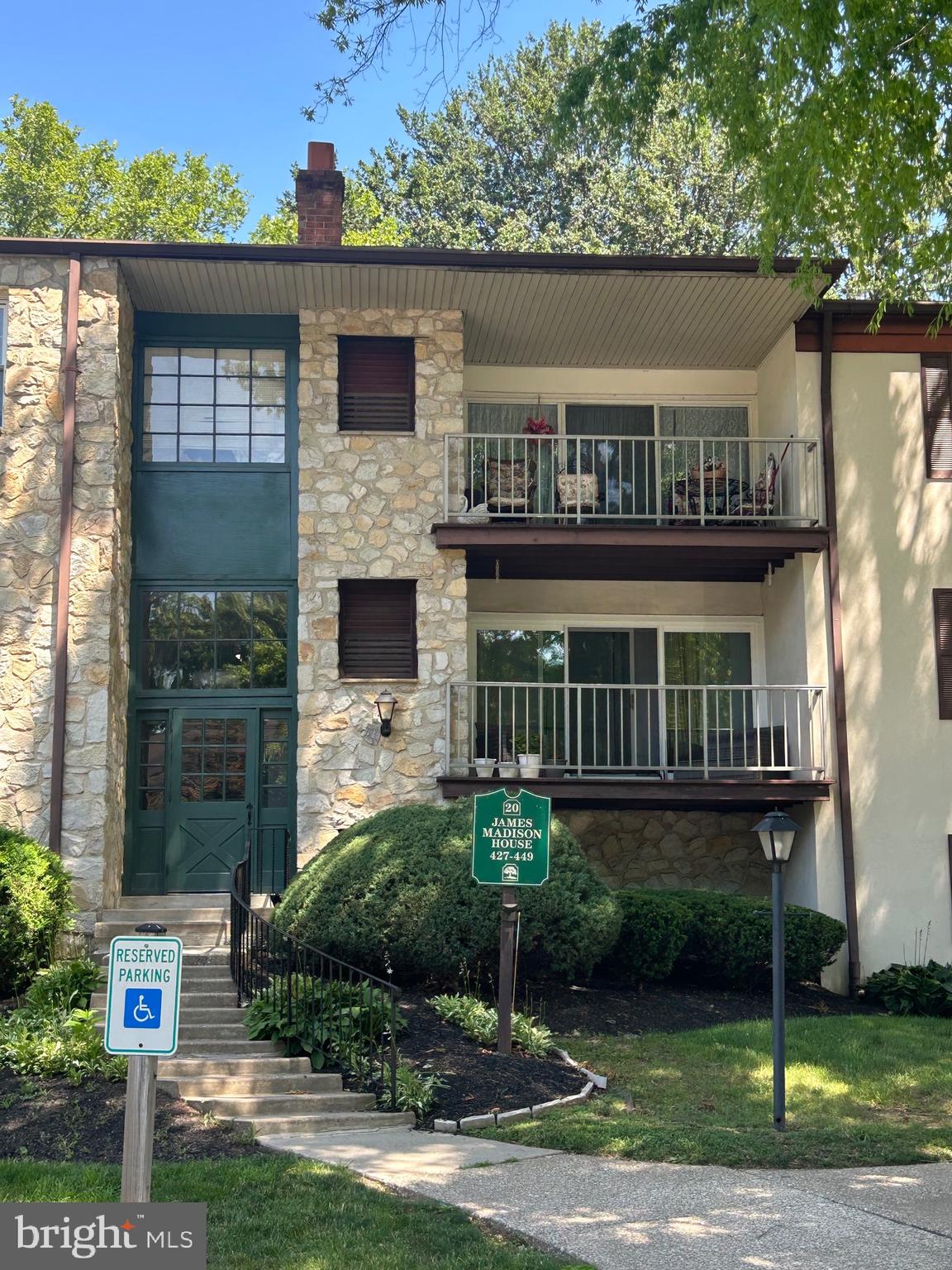 435 DRUMMERS LN #435