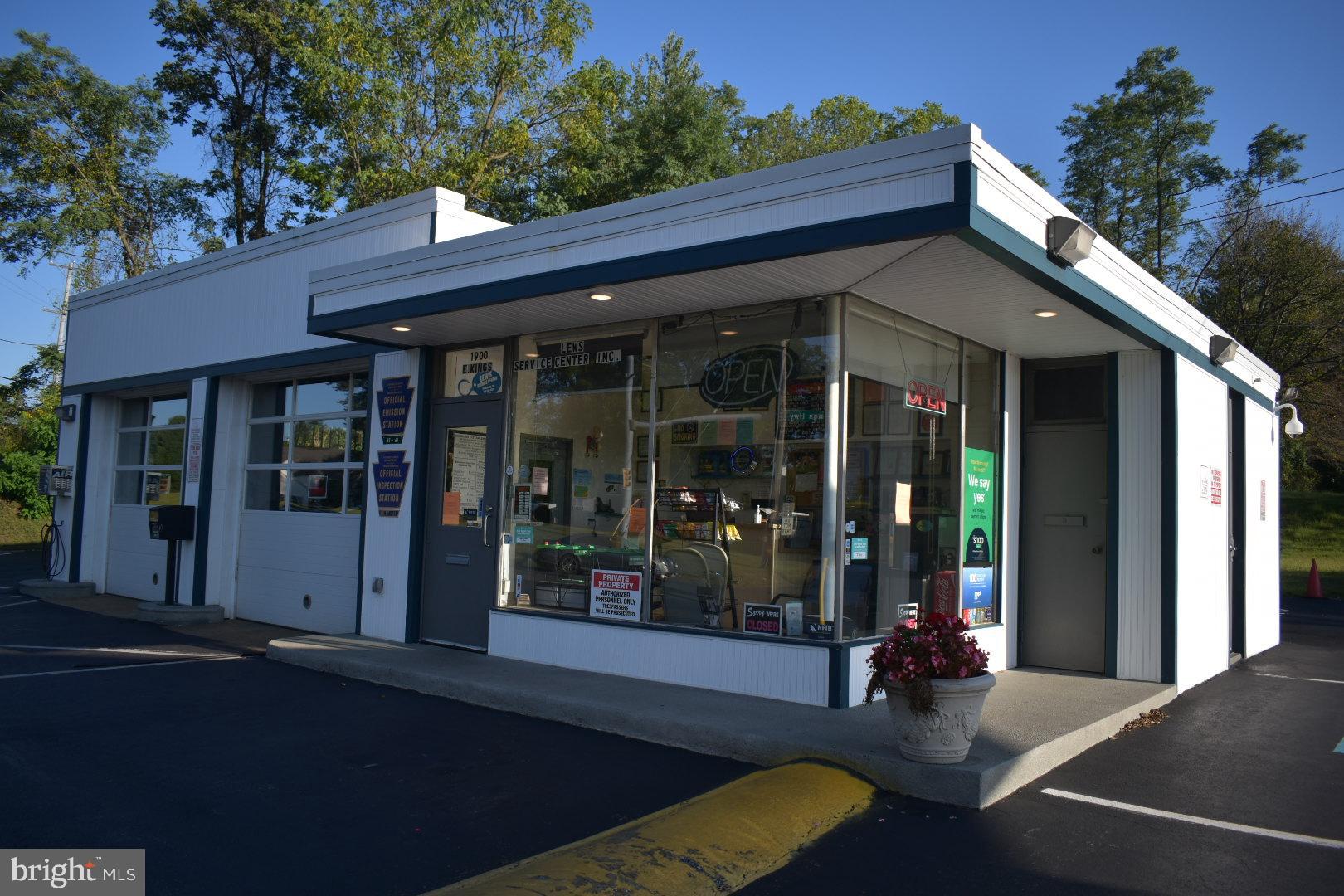 1900 E KINGS HIGHWAY