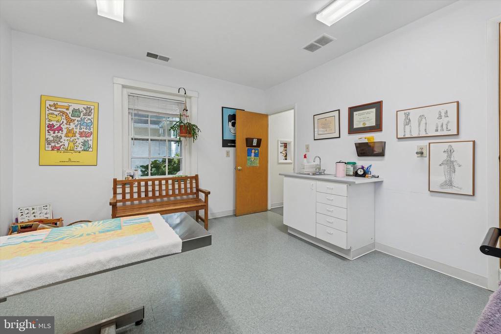 1058 LANCASTER