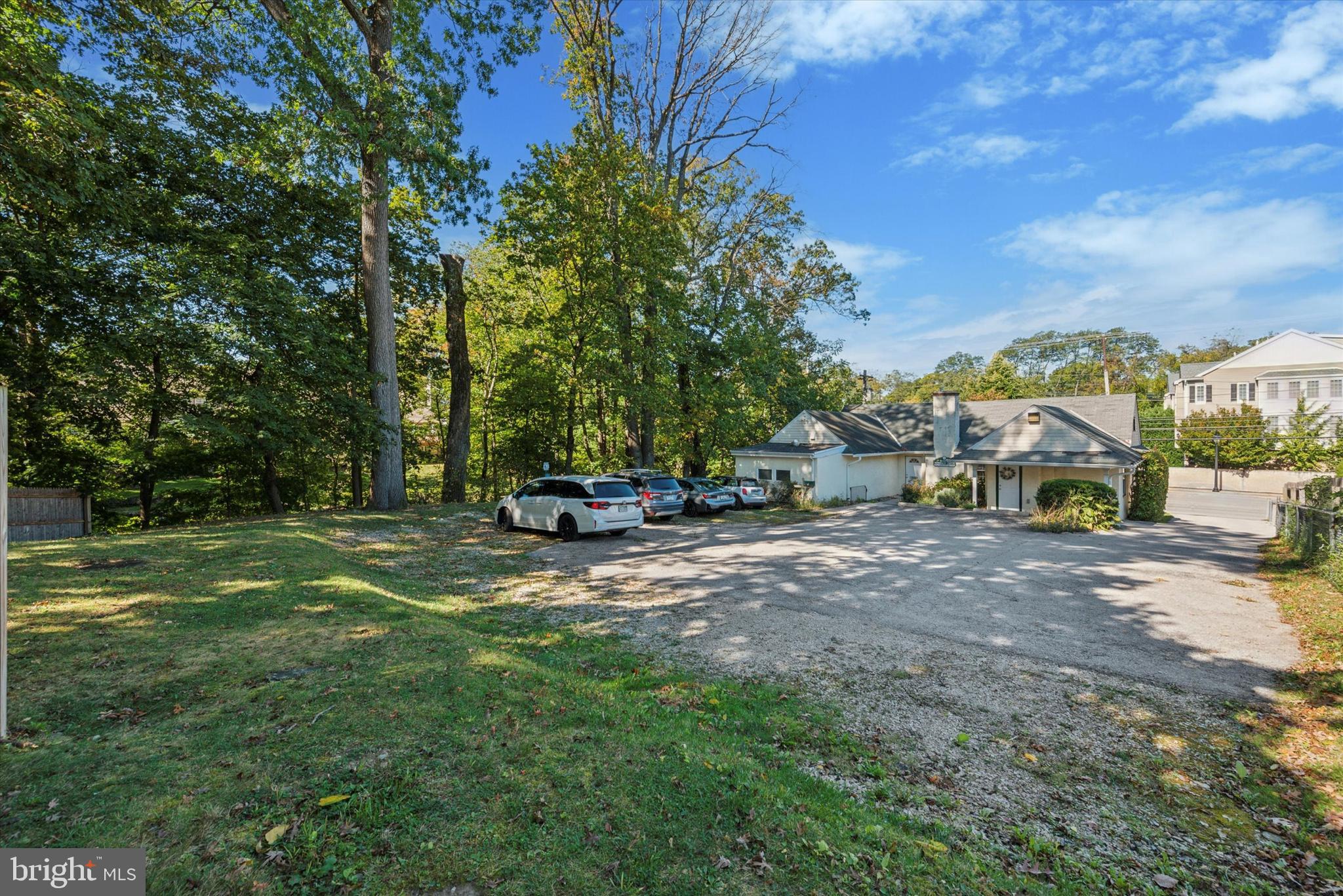 1058 LANCASTER