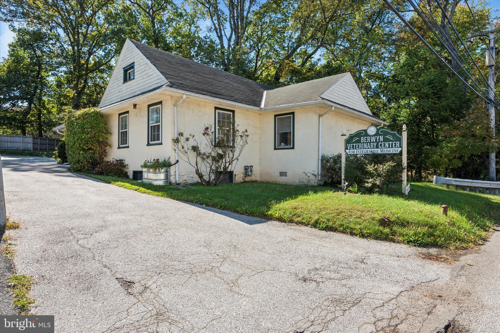 1058 LANCASTER