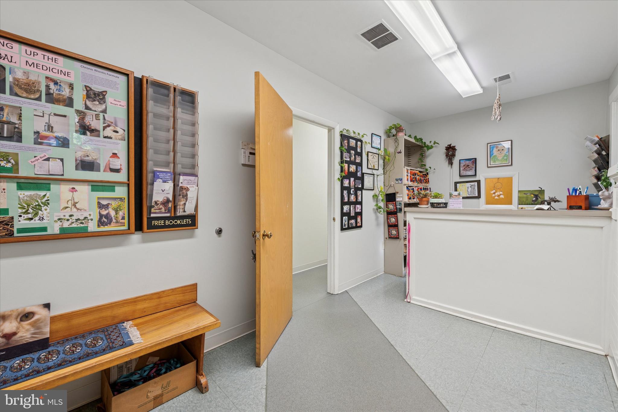 1058 LANCASTER