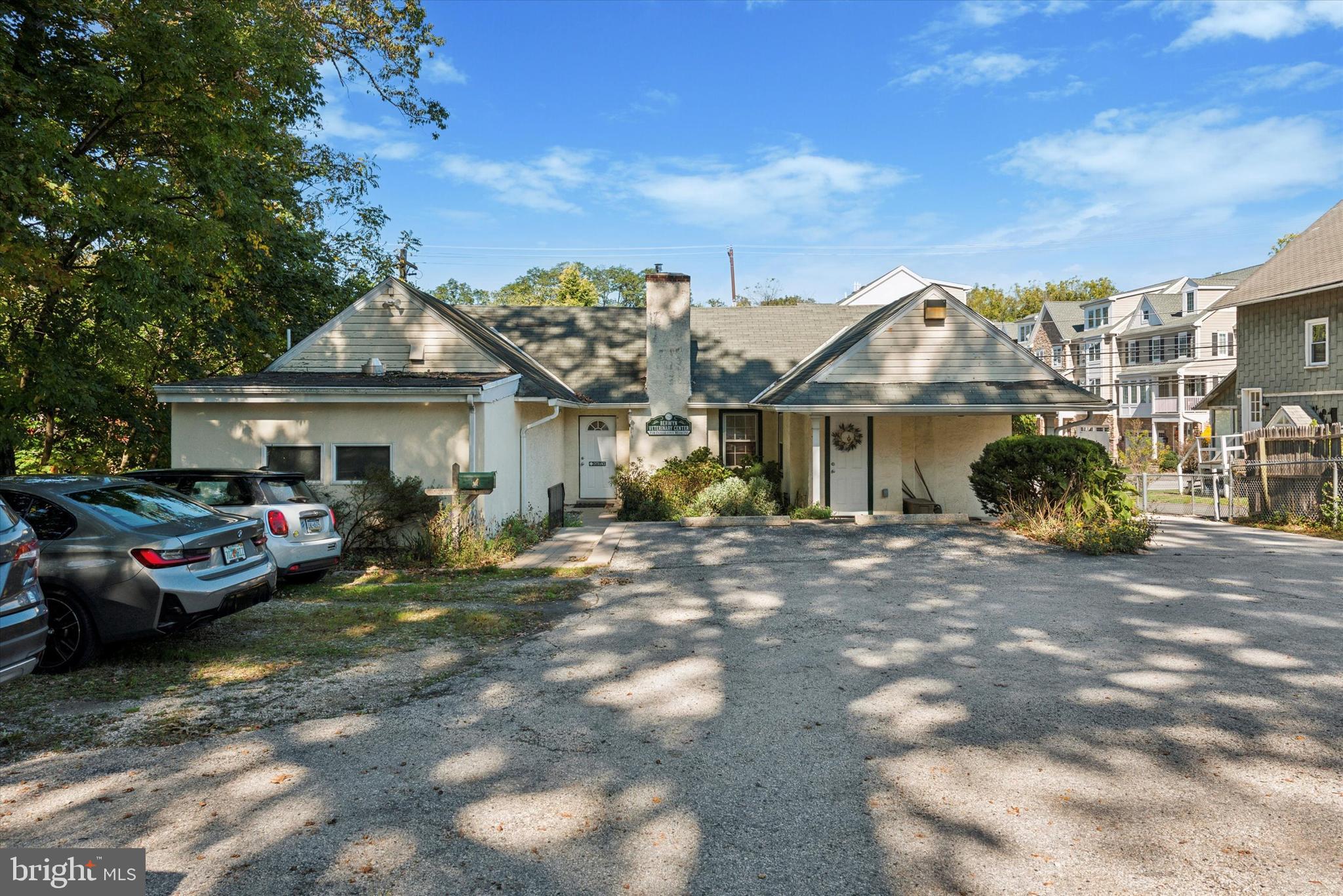 1058 LANCASTER