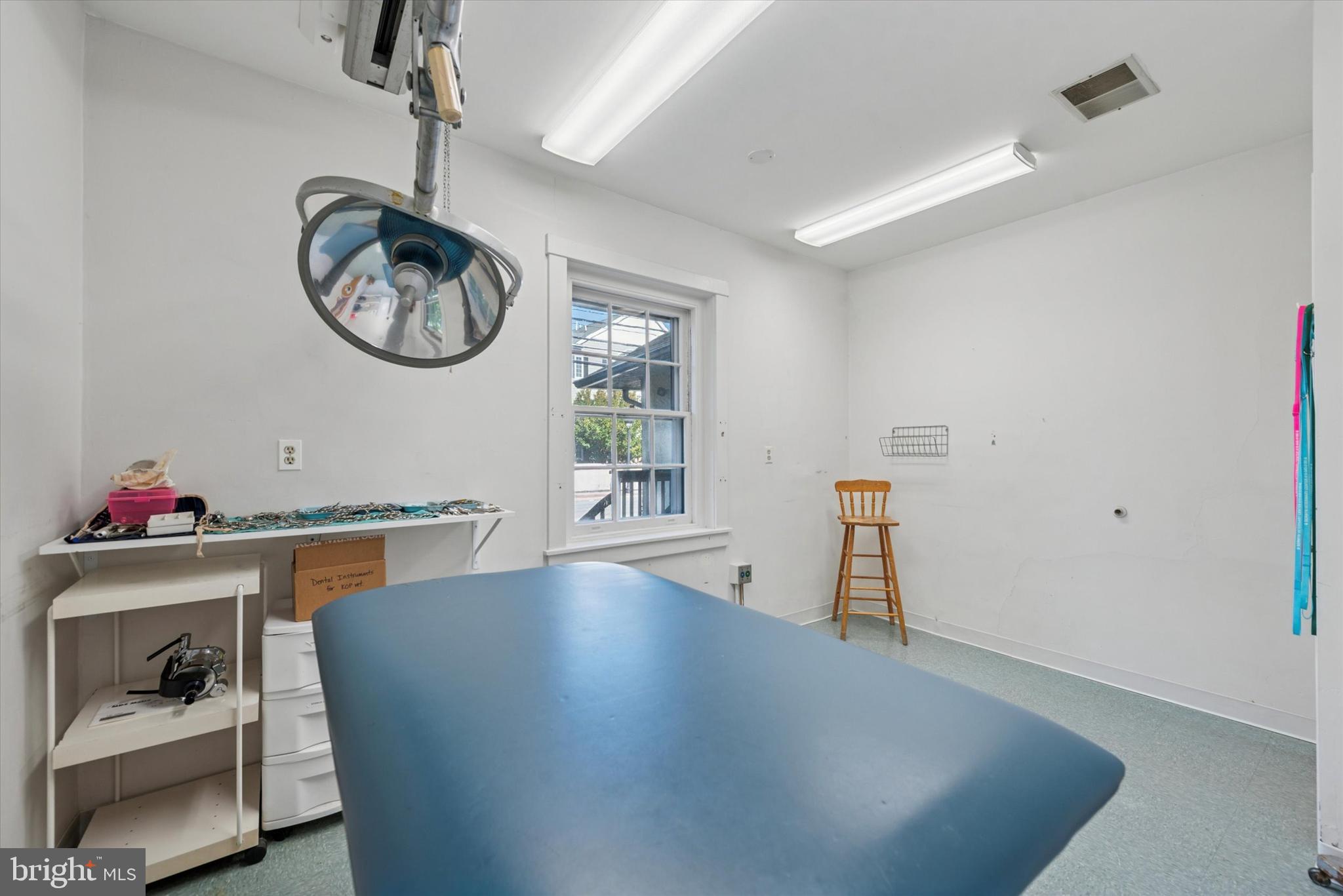 1058 LANCASTER