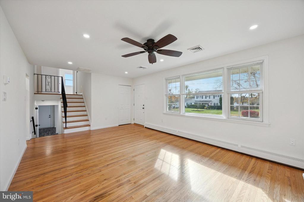 1221 BOULDER LANE