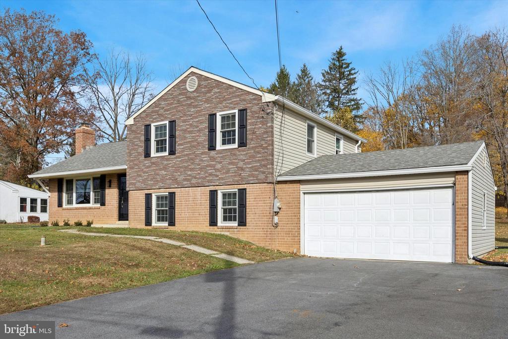 1221 BOULDER LANE