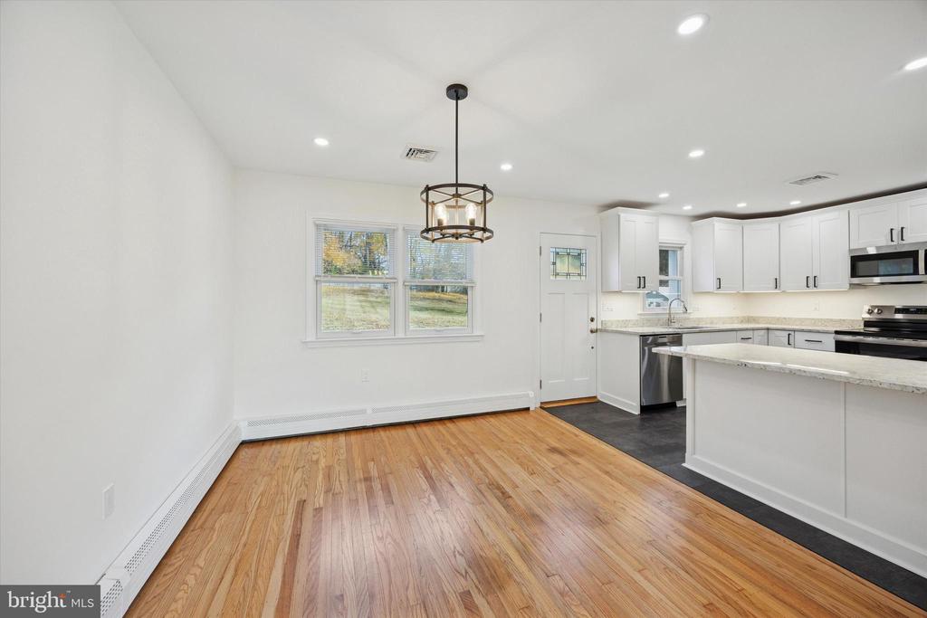 1221 BOULDER LANE