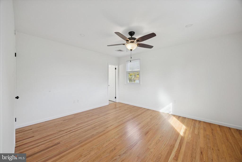 1221 BOULDER LANE