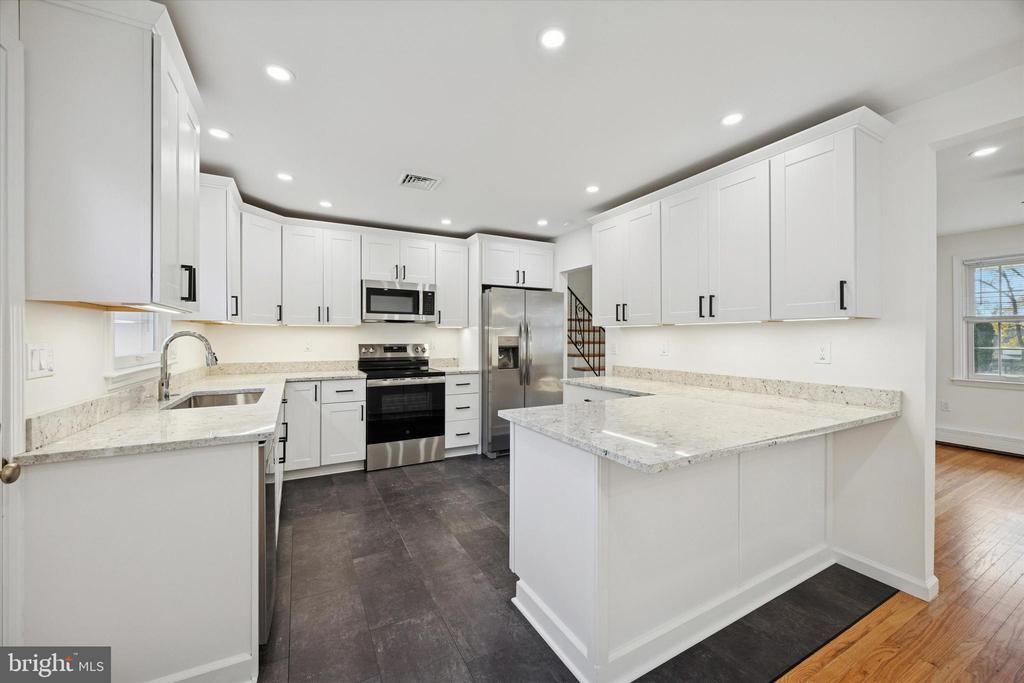 1221 BOULDER LANE