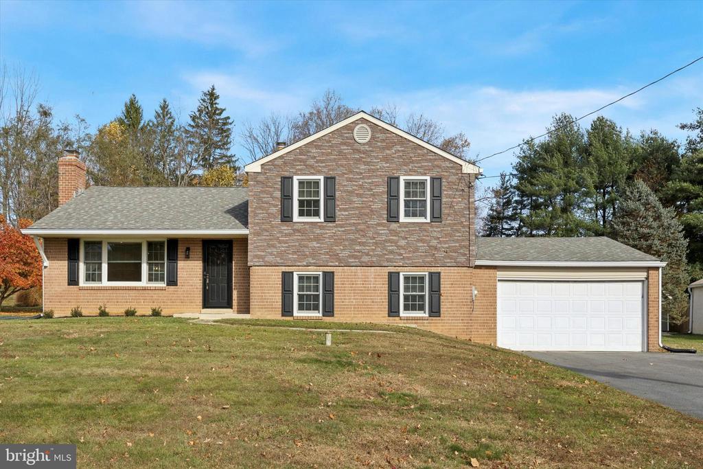 1221 BOULDER LANE
