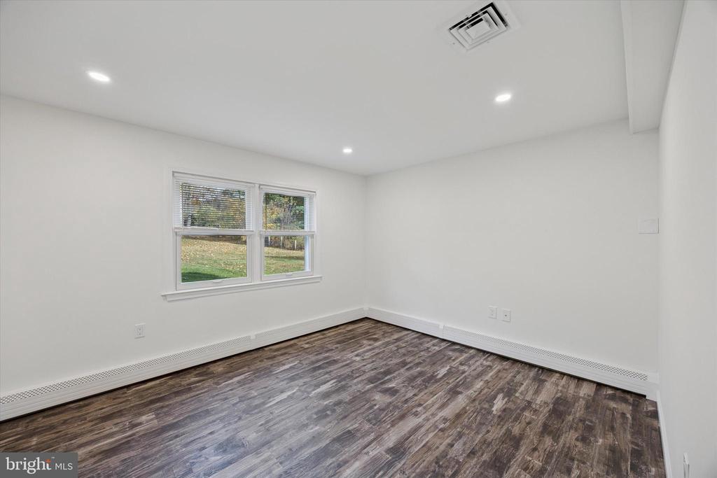 1221 BOULDER LANE