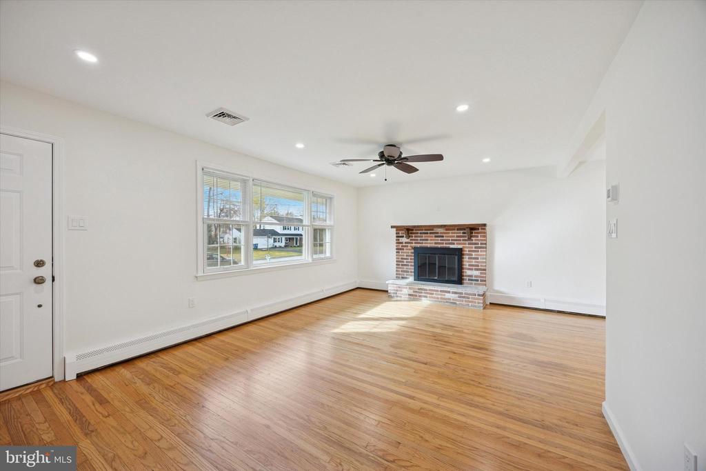 1221 BOULDER LANE