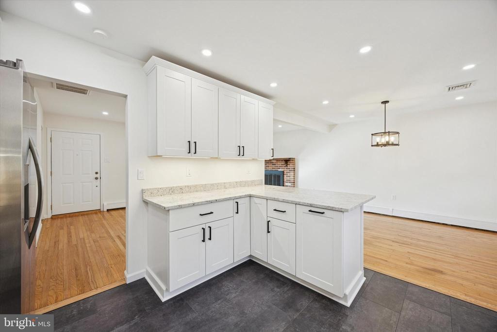 1221 BOULDER LANE