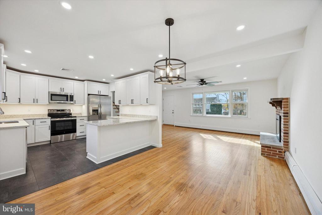 1221 BOULDER LANE
