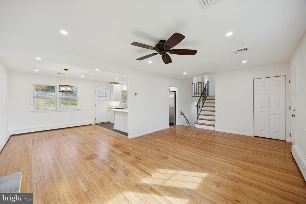 1221 BOULDER LANE