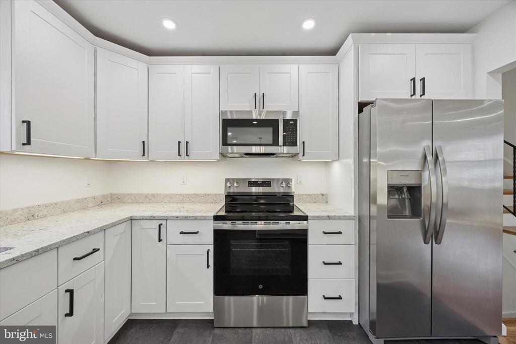 1221 BOULDER LANE