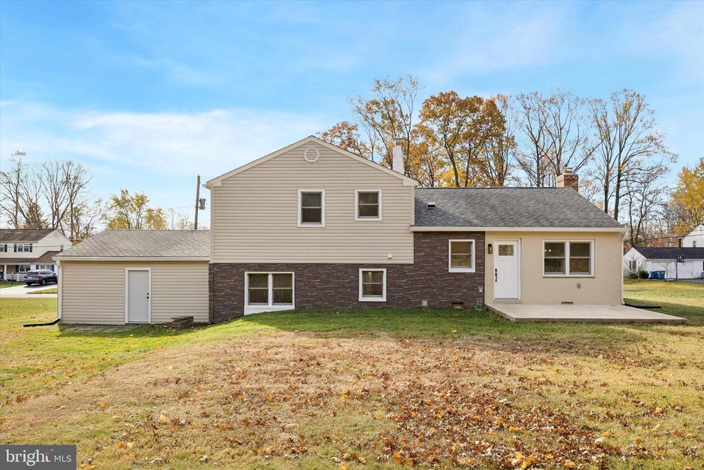 1221 BOULDER LANE