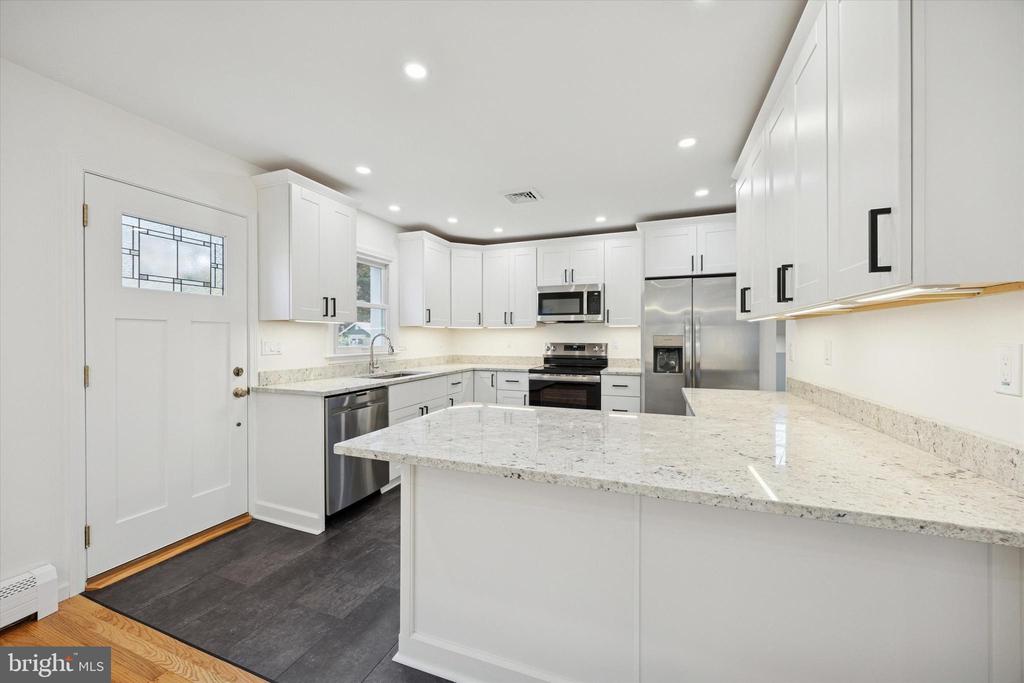 1221 BOULDER LANE