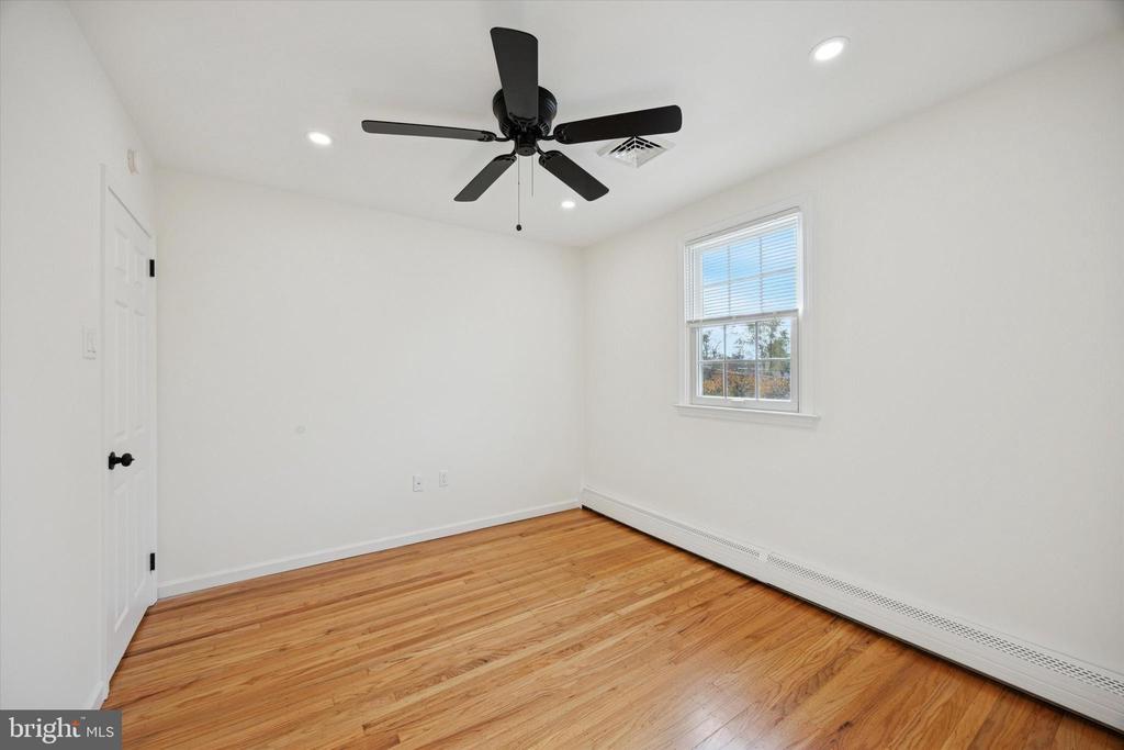 1221 BOULDER LANE
