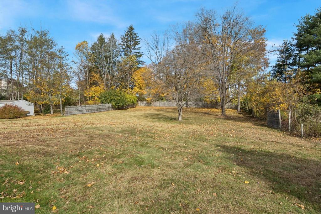 1221 BOULDER LANE