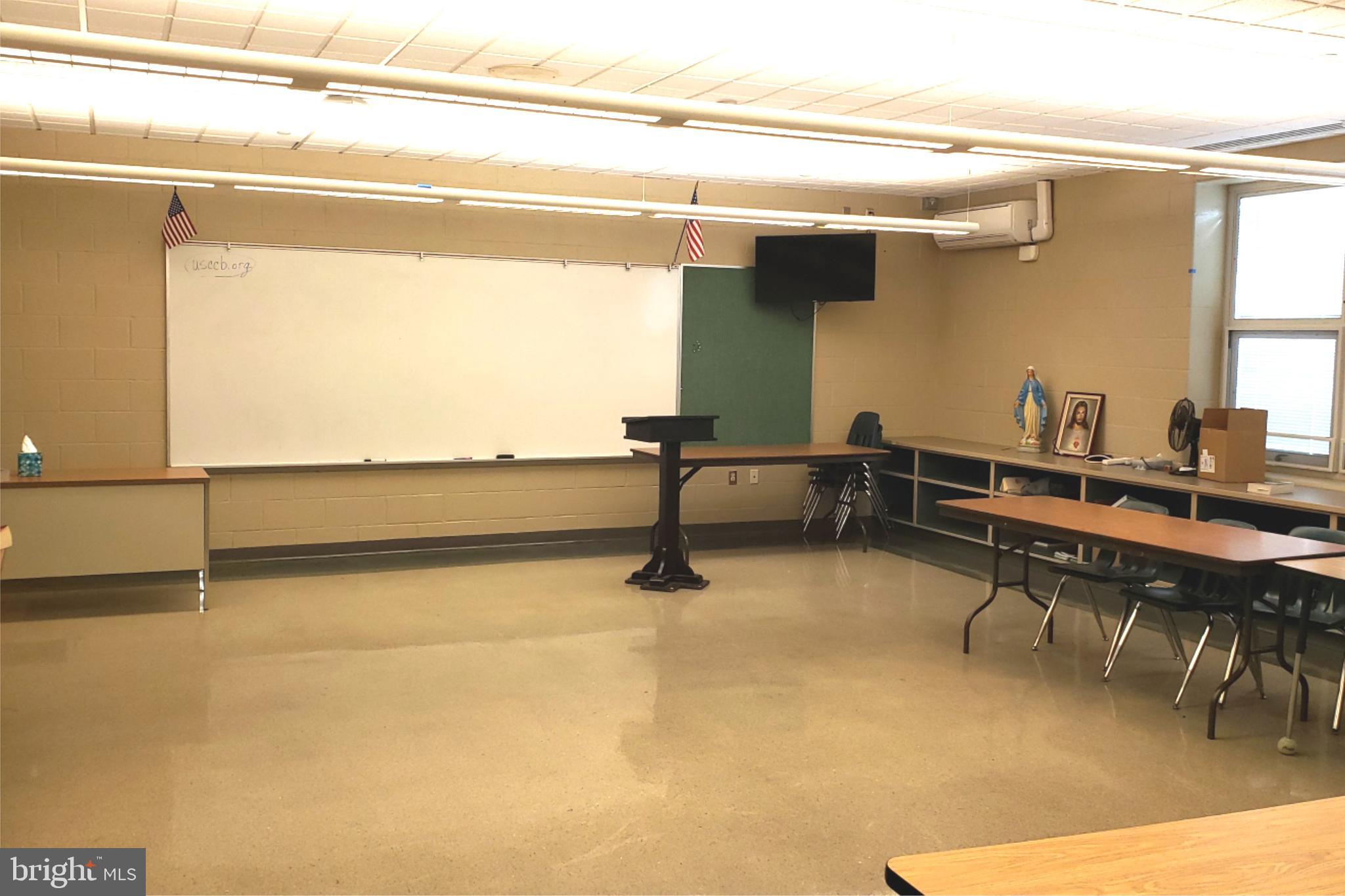 203 CHURCH ROAD UPPER LEVEL