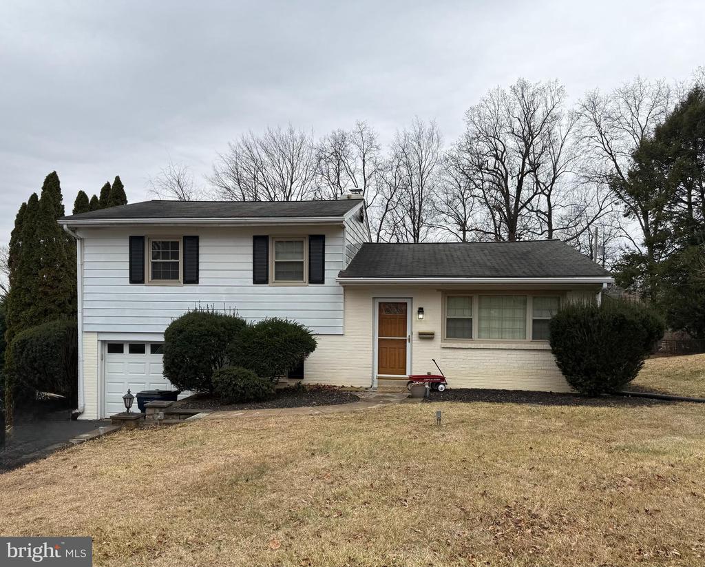 21 W GOLF CLUB LANE