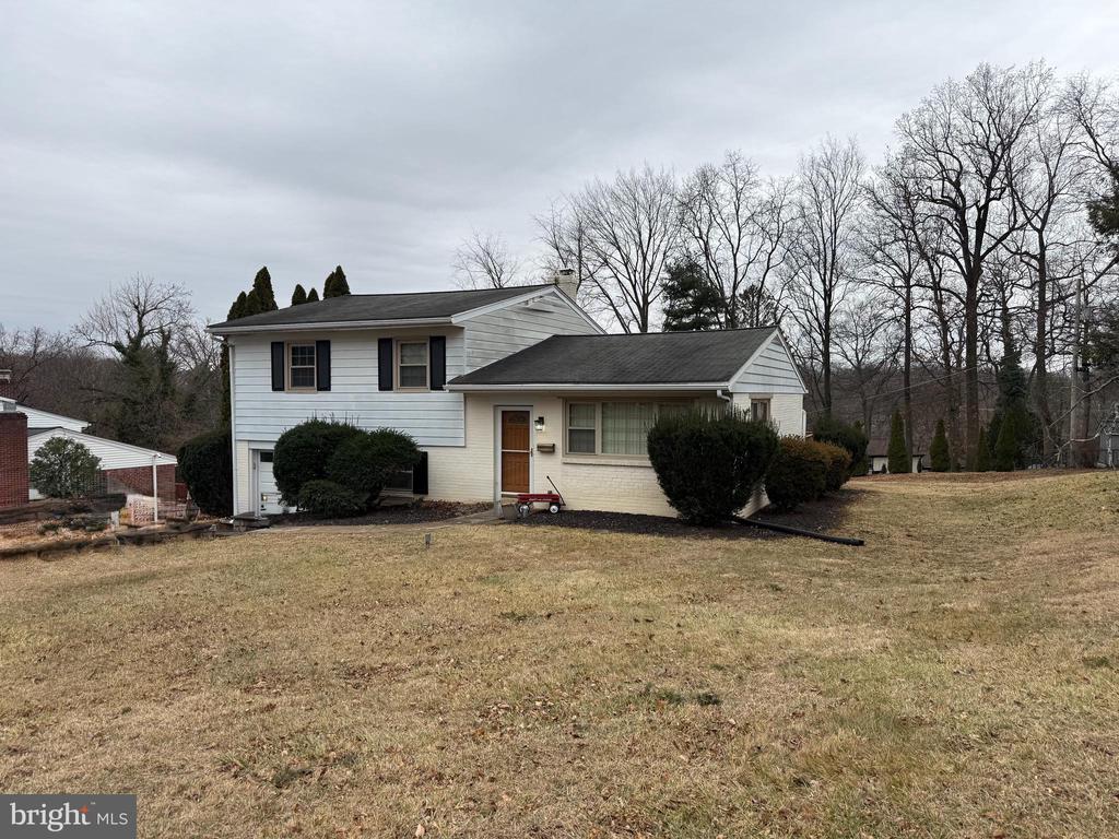 21 W GOLF CLUB LANE