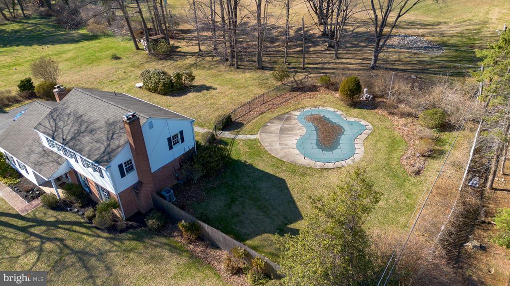 1329 SUGARTOWN ROAD