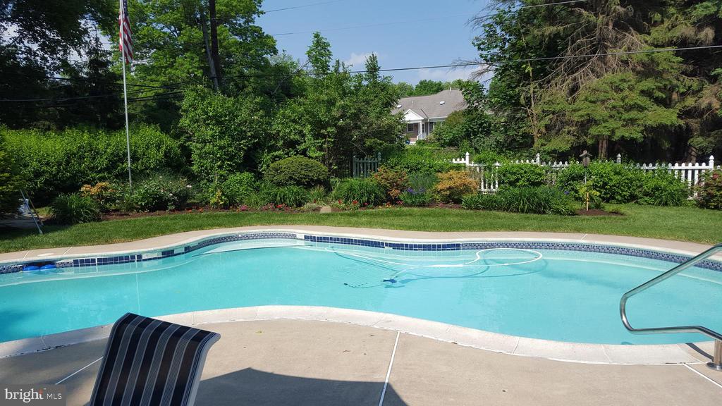 1329 SUGARTOWN ROAD