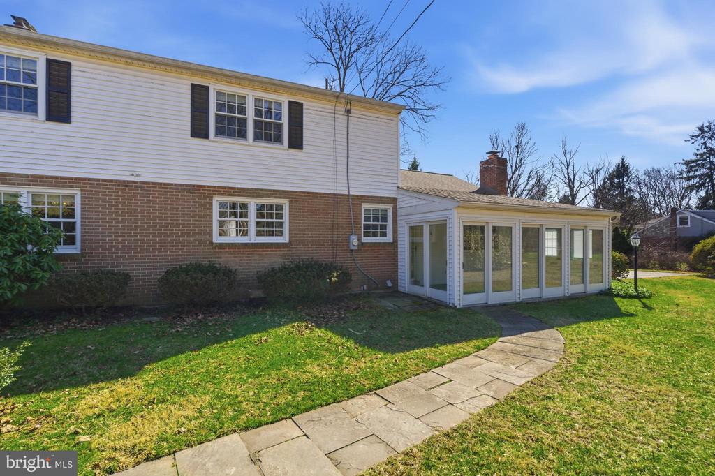 1329 SUGARTOWN ROAD