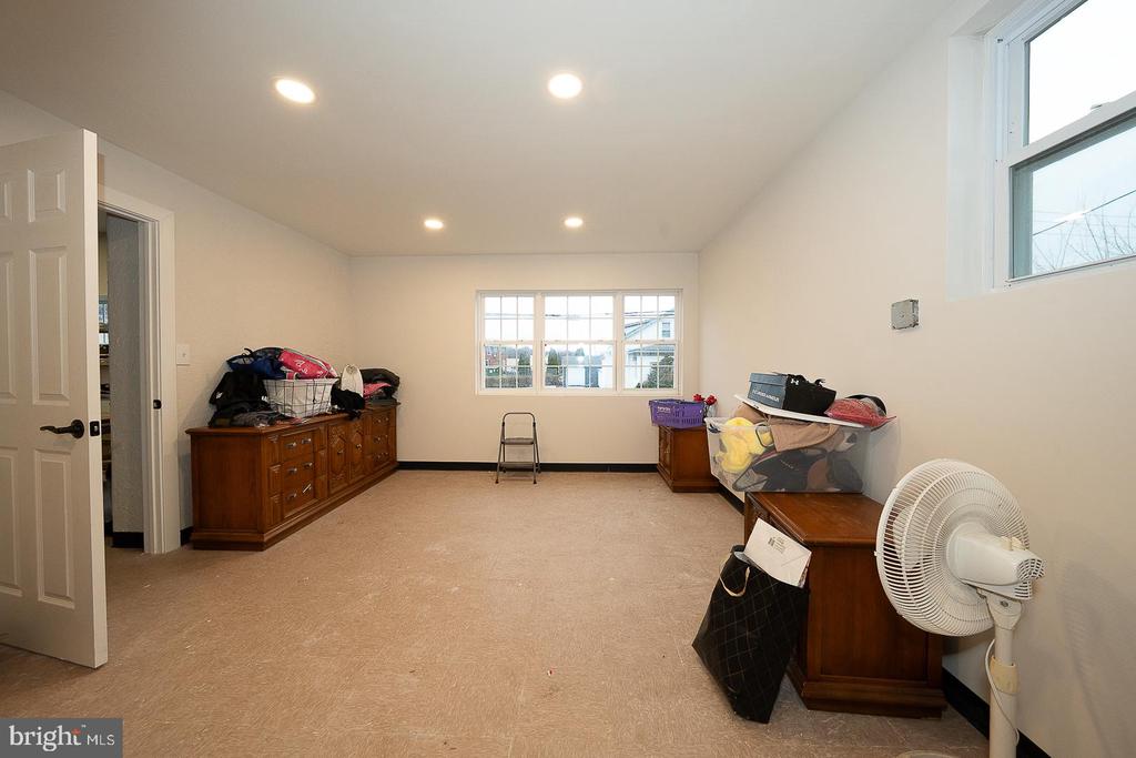 30 GROVE AVENUE