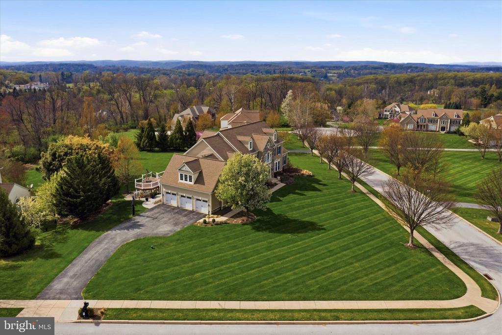 8 DEERFIELD DRIVE