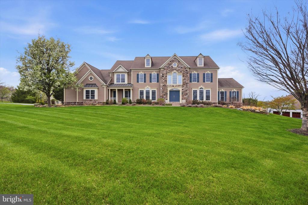 8 DEERFIELD DRIVE