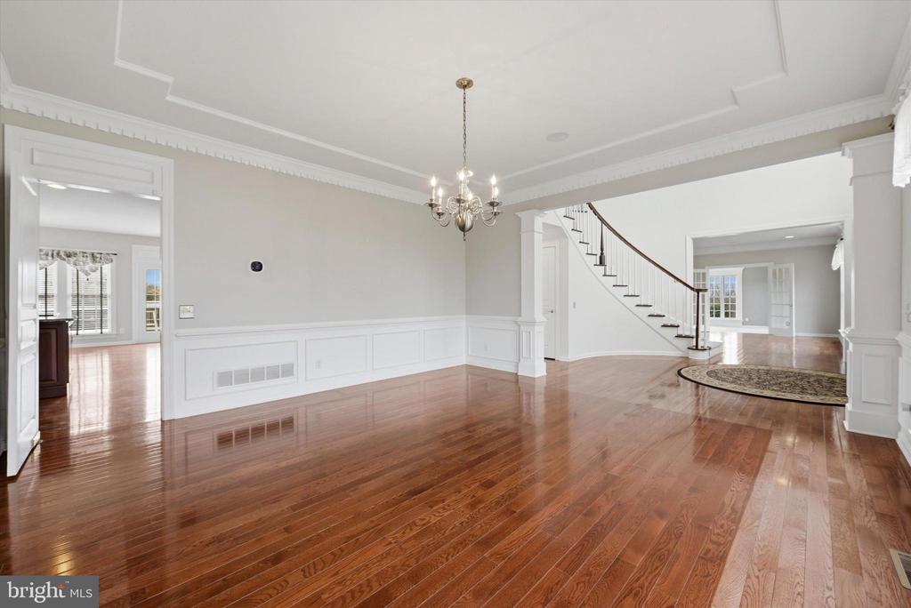 8 DEERFIELD DRIVE
