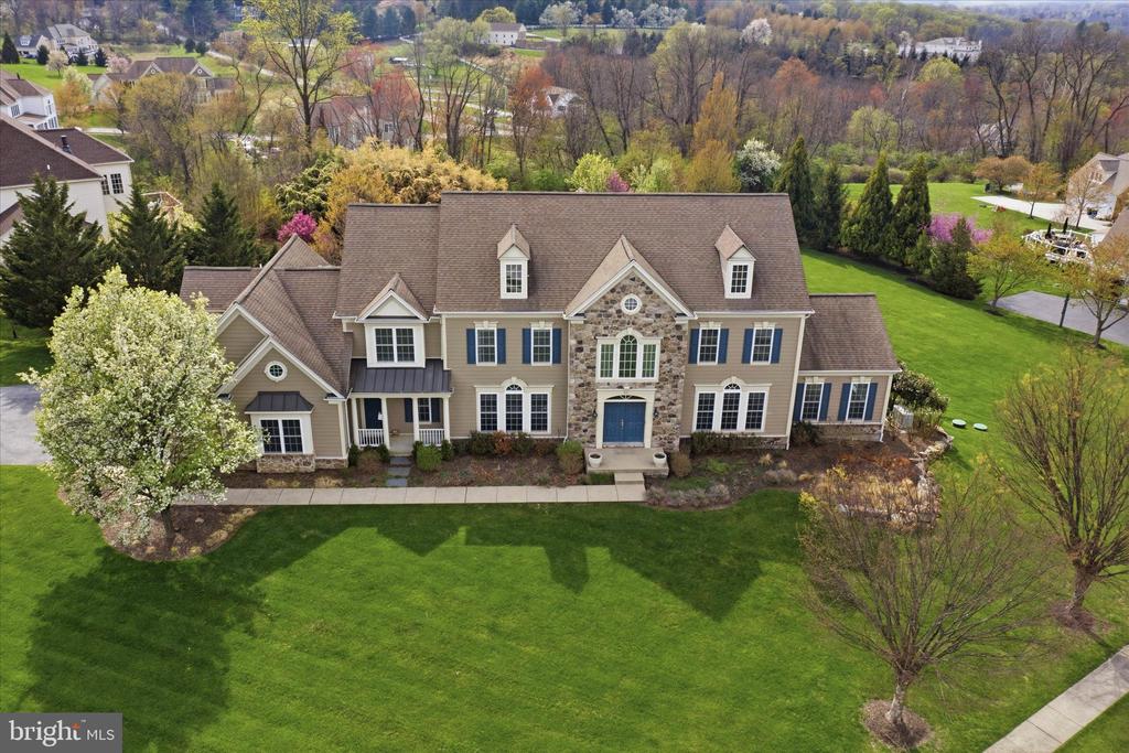 8 DEERFIELD DRIVE