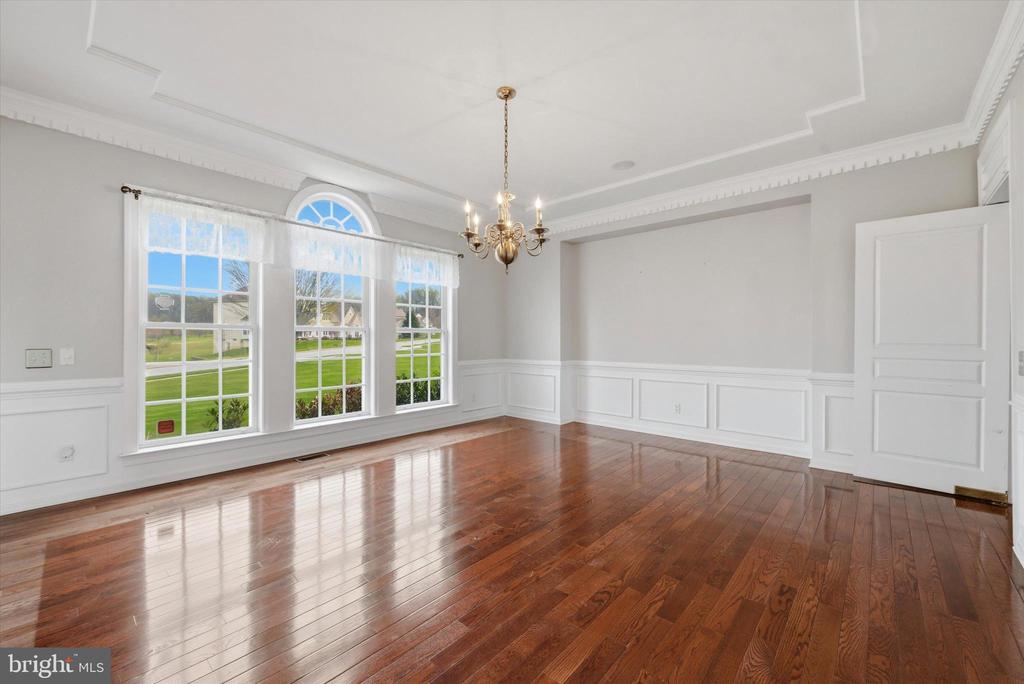 8 DEERFIELD DRIVE