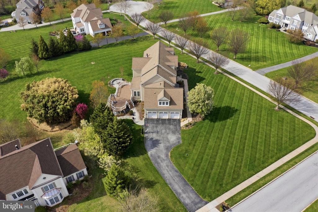 8 DEERFIELD DRIVE